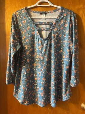 Woman’s Floral Strappy V-Neck Tunic in Dusty Blue Large